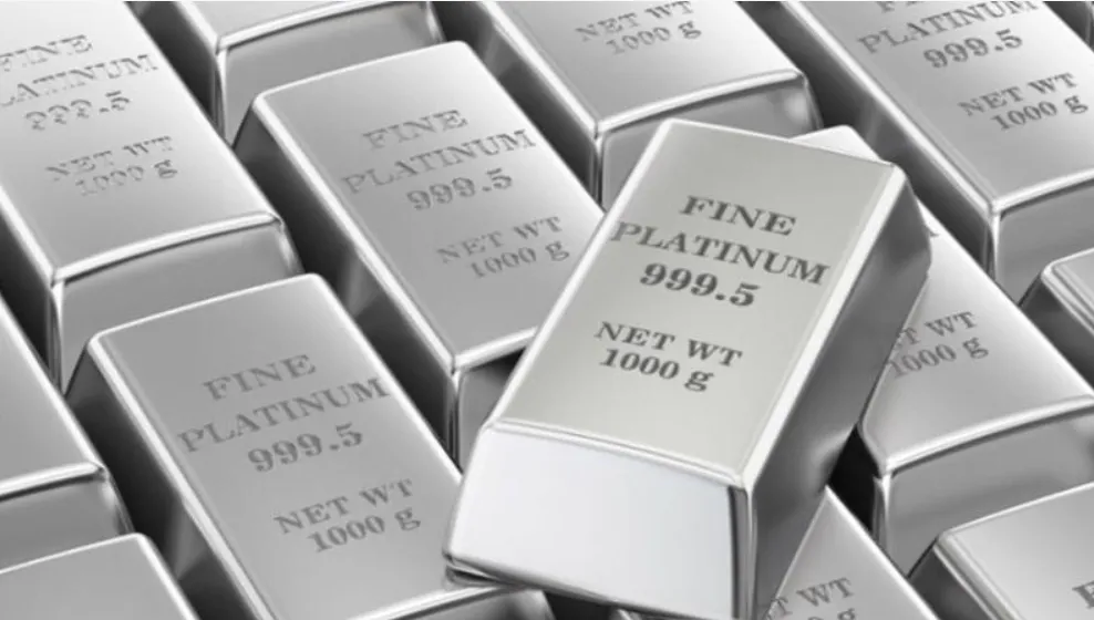 Giá bạch kim tăng vọt lên mức kỷ lục trên 2.300 USD do nguồn cung toàn cầu thắt chặt